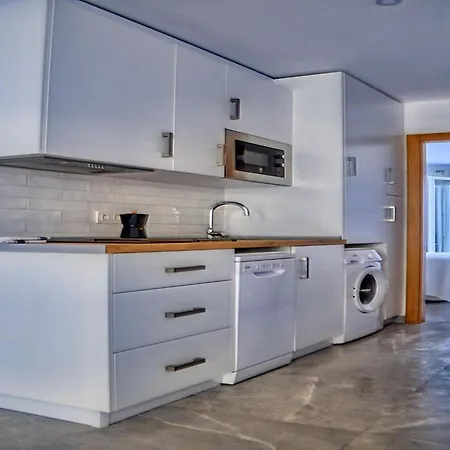 Apartment In Conil Near Stunning Beaches, Cleaning Included