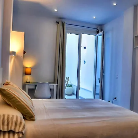 In Conil Near Stunning Beaches, Cleaning Included Apartment
