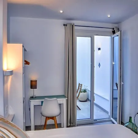 In Conil Near Stunning Beaches, Cleaning Included Apartment *